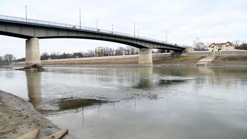 Figyelem! Torlódásra lehet számítani! A szolnoki Tisza-hídon javítási munkálatok zajlanak. Kérjük, tervezze meg útvonalát ennek megfelelően!