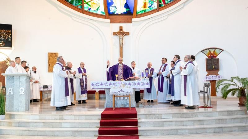 VAOL - Hamvazószerdával megkezdődött a nagyböjt időszaka. Ez a különleges időszak a lelki felkészülésről és az önvizsgálatról szól, amely a húsvéti ünnepekhez vezet. Az emberek ilyenkor elgondolkodnak életükön, szokásaikon és a közösséghez való viszonyuko