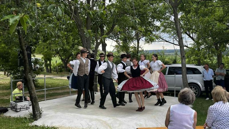 Húsz esztendeje már, hogy életre kelt a Sörédi Nyitott Pincék Napja, amely azóta is kedvelt eseményként vonzza a borbarátok és a helyi közösség figyelmét.