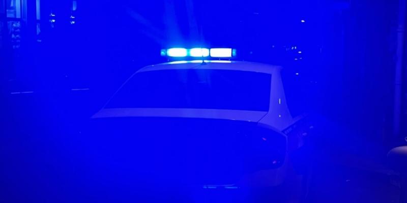 Zimony utcáin egy izgalmas akciófilmbe illő autós üldözés zajlott, amikor a menekülő személy egy kormányzati járműnek ütközött. Az események gyorsan pörögtek, ahogy a rendőrség nyomába eredt a szökevénynek, aki mindenáron el akarta kerülni a letartóztatás