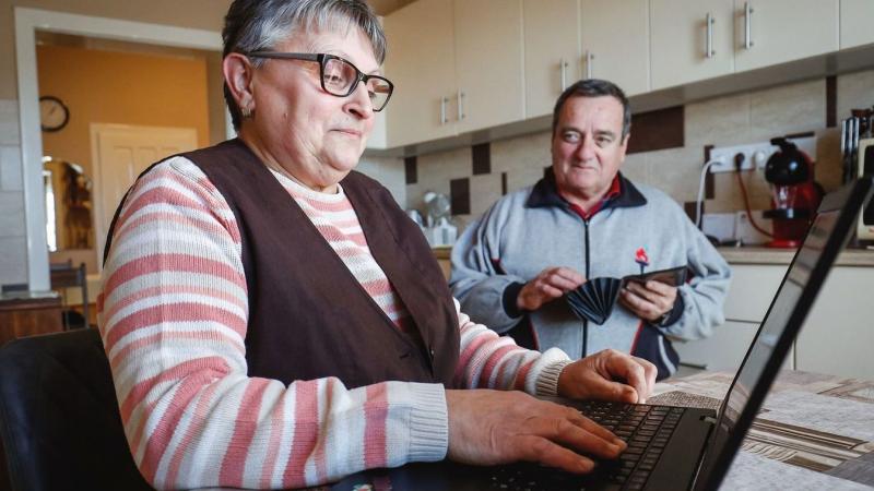 Szolnok városa kiemelkedő támogatást nyújt a nyugdíjasok számára, valamint az iskolakezdés időszakához is különféle segítő intézkedésekkel állt elő. Íme, mindaz, amit érdemes tudni erről!