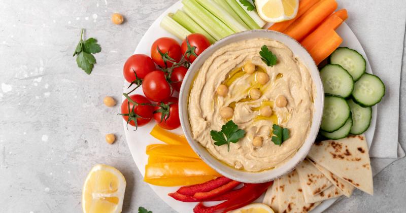 4 ínycsiklandó késő esti snack, amiket bátran élvezhetsz a fogyás során is

Ha a nap végén megkívánod az édességet vagy valami harapnivalót, nem kell lemondanod az ízletes falatokról! Íme négy isteni snackötlet, amelyek segíthetnek a fogyásban, mégis kiel