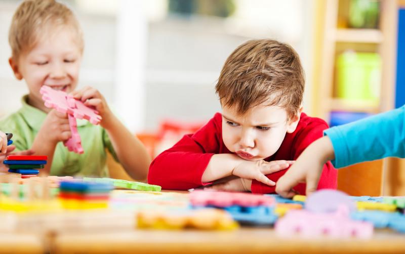 Csak egy átmeneti hiszti vagy az ADHD tünetei? - Íme néhány figyelmeztető jel, amire érdemes odafigyelni | szmo.hu