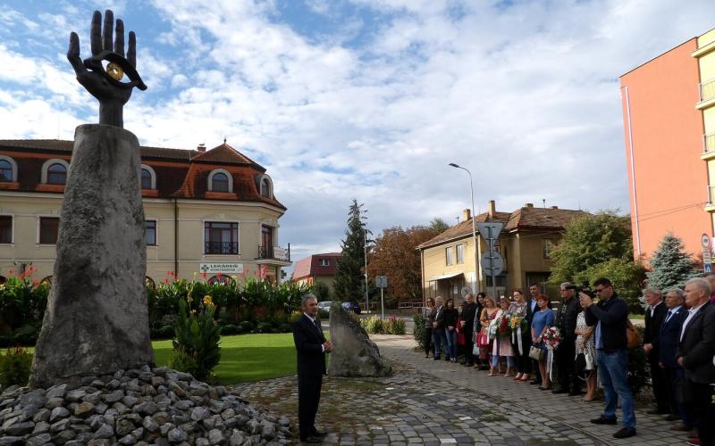 27. Mérföldkövek - Szlovákiai Magyar Helytörténészek Országos Találkozója Udvardon: Egy különleges esemény, ahol a helytörténet iránt érdeklődők és szakértők gyűlnek össze, hogy megosszák tudásukat és tapasztalataikat. Udvard festői környezete és gazdag k