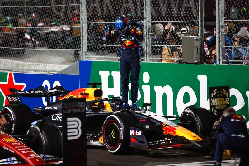 Apja véleménye szerint elképzelhető, hogy Verstappen egy rövid szünetet vesz ki Forma-1-es karrierjéből. - F1VILÁG.HU