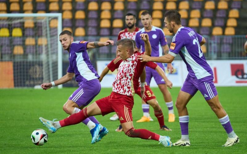 Három 11-esből két találatot szerzett, így a KFC diadallal könyvelhette el a mérkőzést.