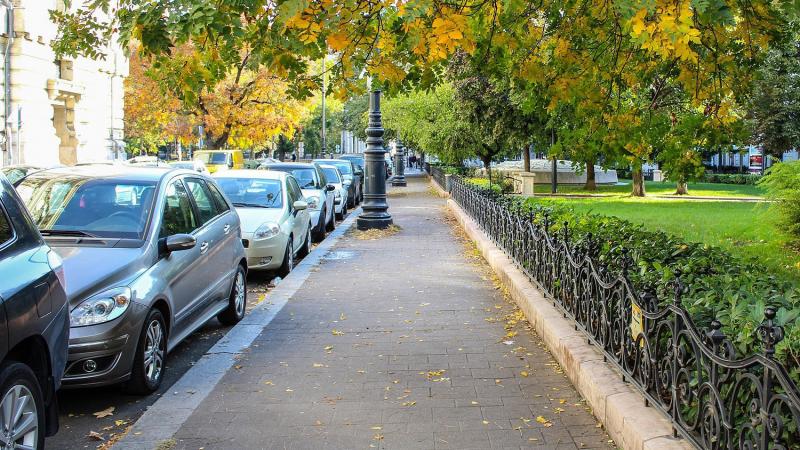 A korábbi elképzelés sikeresen valóra vált: jelentős mértékben visszaesett a parkolási engedélyek kiadása egy belvárosi kerületben.