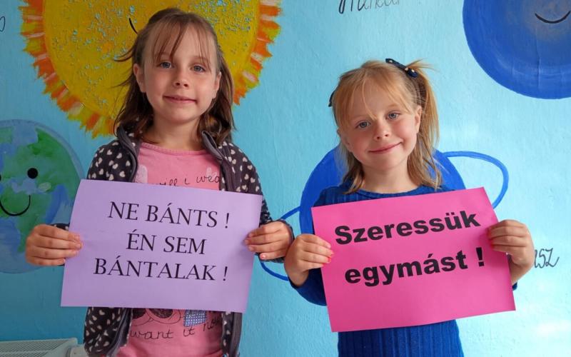 Bántalmazásellenes kampányt indítottak, amelyhez további intézmények csatlakozását várják. A célja, hogy felhívja a figyelmet a problémára, és közös erővel támogassa az áldozatokat.