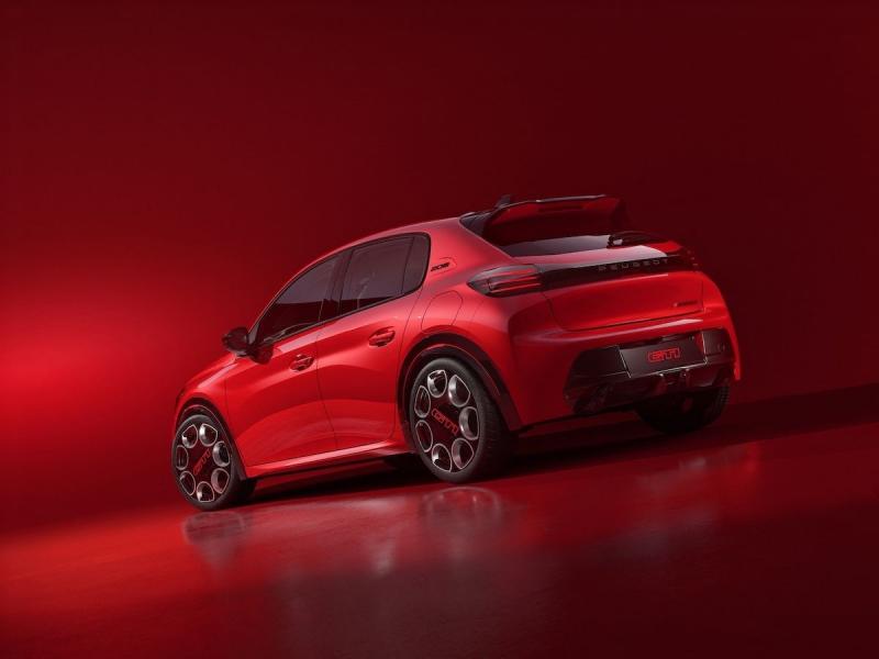Visszatért a sportos Peugeot 208 GTi – most már egy kis „e” betűvel az elején!