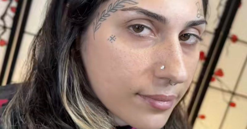 A nő elhatározta, hogy búcsút int a hosszú hajának: amikor a fodrász befejezi a munkáját, egy egészen új személyiség bontakozik ki belőle - Nézd meg a videót!