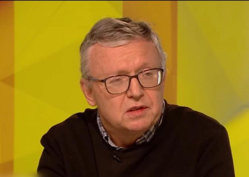 Szánthó Miklós megjegyzései alapján a Népszava főszerkesztő-helyettese a pedofilok védelmére kelt. Részletek a témában, valamint egy videó is elérhető.