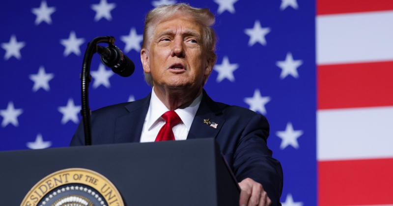 Jövőre Amerikában egy különleges egydolláros érme készül, amely Donald Trump arcképével lesz díszítve. Ez a pénzérme nem csupán egy újabb gyűjtői darab, hanem egyfajta politikai szimbólum is, amely felidézi Trump elnökségének emlékét és hatását a modern a