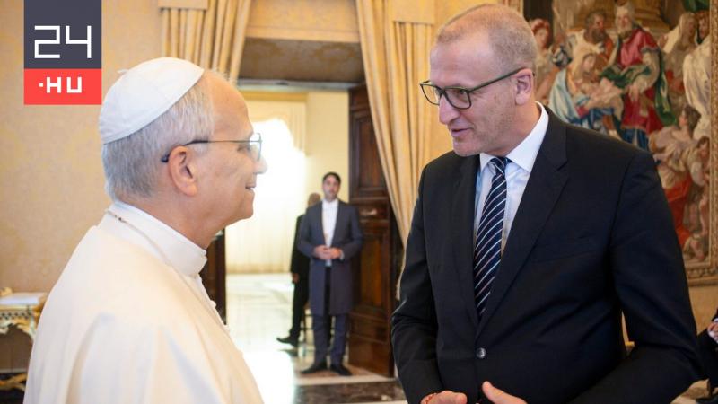 Tarr Zoltán és családja a Vatikán falai között találkozott XIV. Leó pápával. | 24.hu