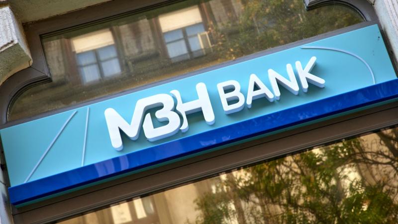 Az MBH Bank mobilalkalmazása váratlanul leállt, és a felhasználók között nagy a zűrzavar, mivel senki sem tudja, mi okozta a problémát - tudósít a Pénzcentrum.
