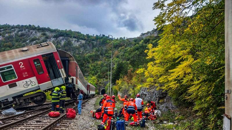 A Rozsnyó közelében történt vonatbaleset kapcsán őrizetbe került az egyik érintett mozdonyvezető.