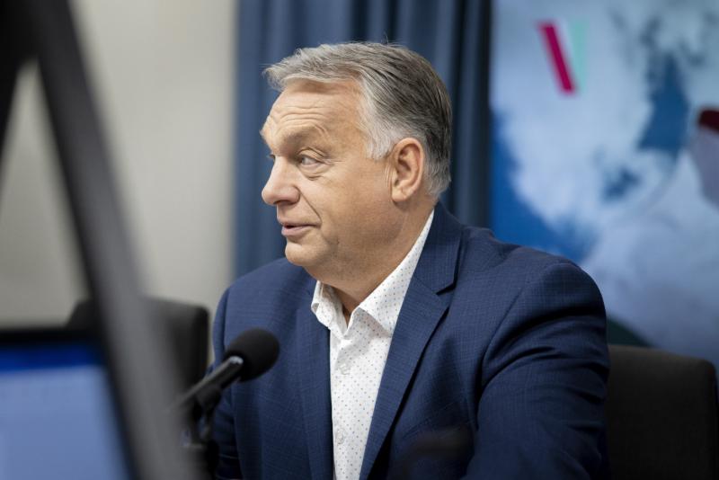 Orbán Viktor felemelő nemzeti ünnepünkről beszélt, miközben Belzebub polcáról és a nyugdíjasokat sújtó Tiszáról is értekezett. Az ünnep szellemisége mellett a társadalmi igazságtalanságokra is felhívta a figyelmet, amelyeket a gazdasági nehézségek tovább 