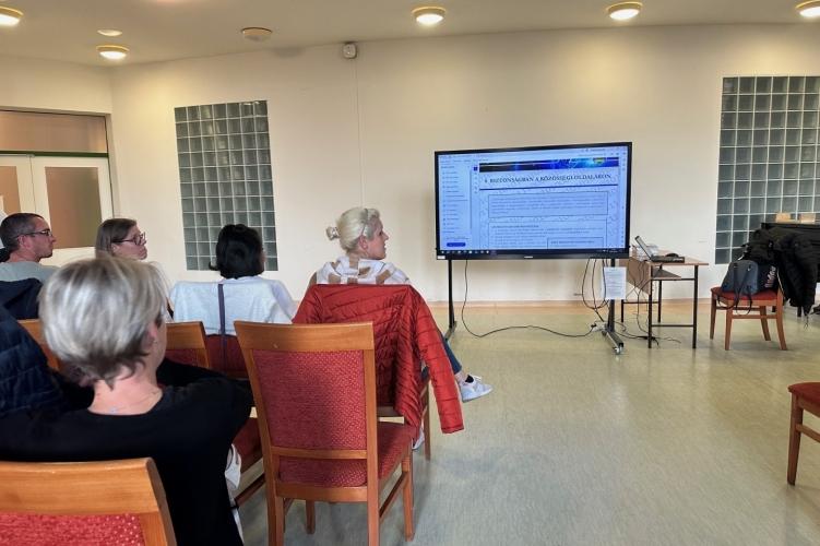 **Drogprevenció Szülőknek: Egyedi Útmutató a Fiatalok Védelmére**

A drogprevenció kiemelkedően fontos szerepet játszik a fiatalok egészséges fejlődésében. Szülőként felelősségünk, hogy támogassuk gyermekeinket abban, hogy tudatos döntéseket hozzanak. Az 